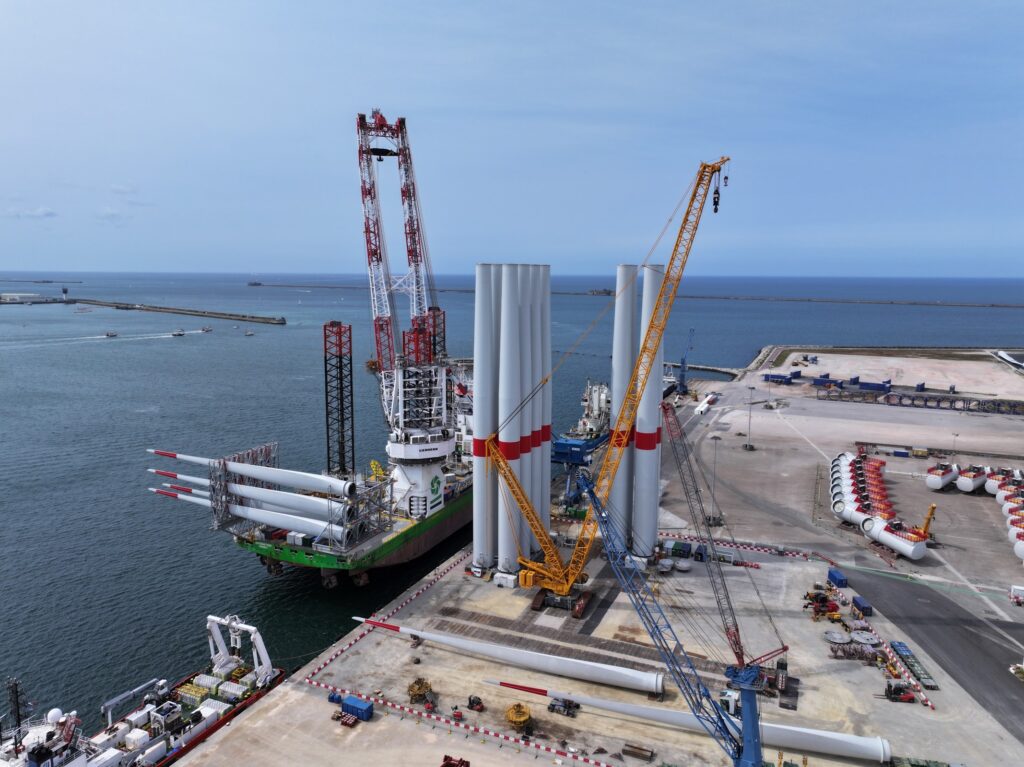 PARC_EOLIEN_EN_MER_FECAMP_HUB_LOGISTIQUE_CHERBOURG_3