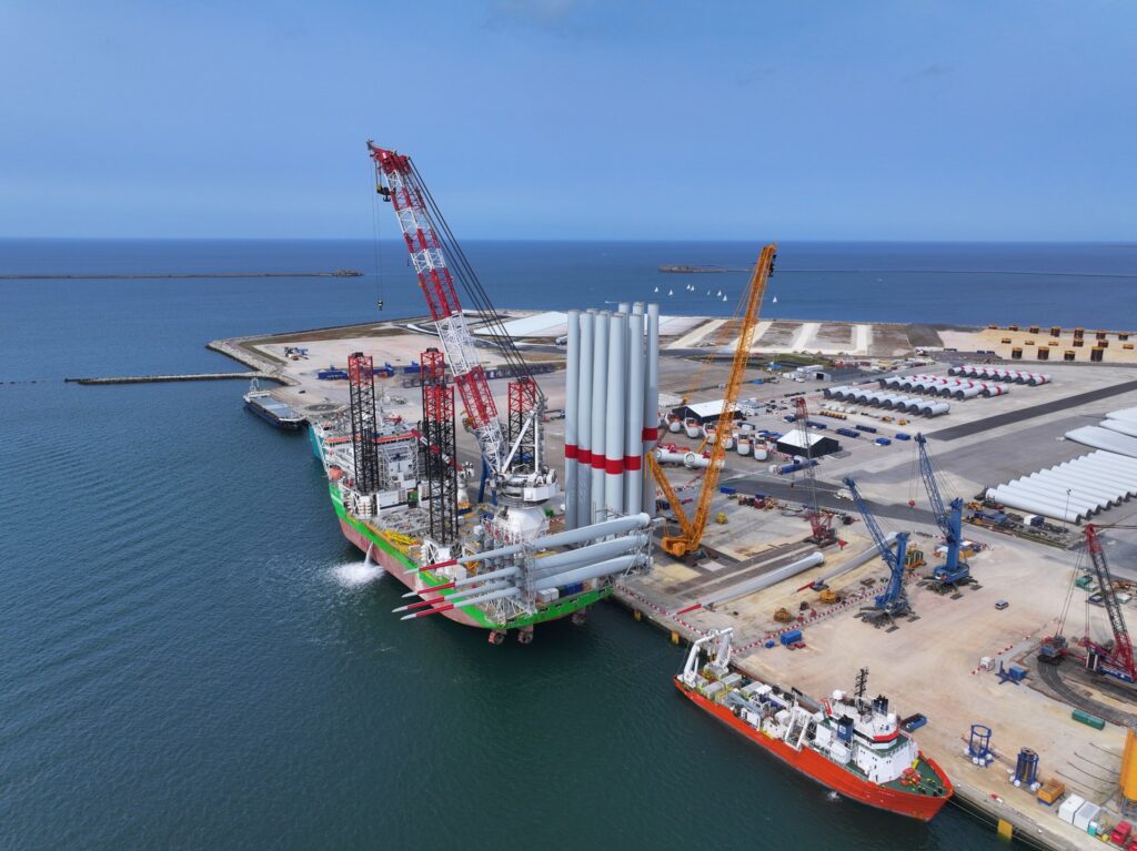 PARC_EOLIEN_EN_MER_FECAMP_HUB_LOGISTIQUE_CHERBOURG_4