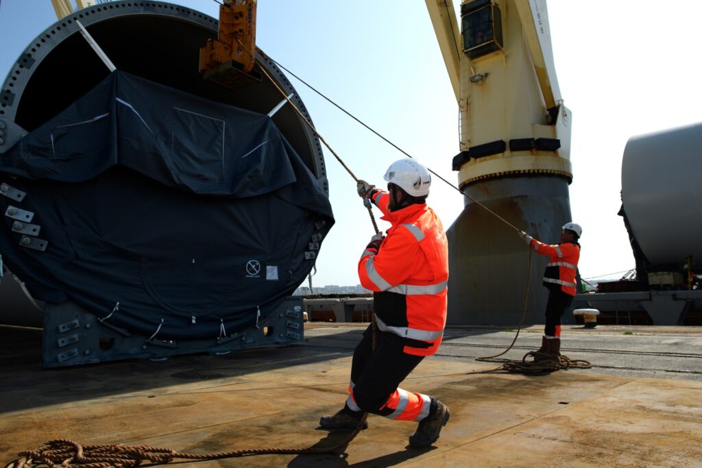 PARC_EOLIEN_EN_MER_FECAMP_HUB_LOGISTIQUE_CHERBOURG_7