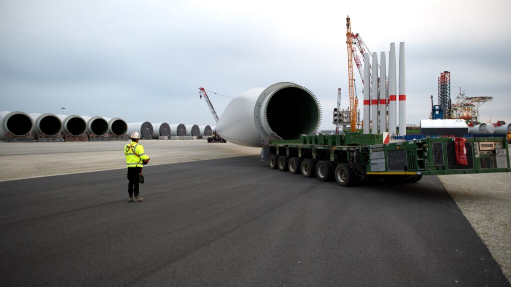 PARC_EOLIEN_EN_MER_FECAMP_HUB_LOGISTIQUE_CHERBOURG_8