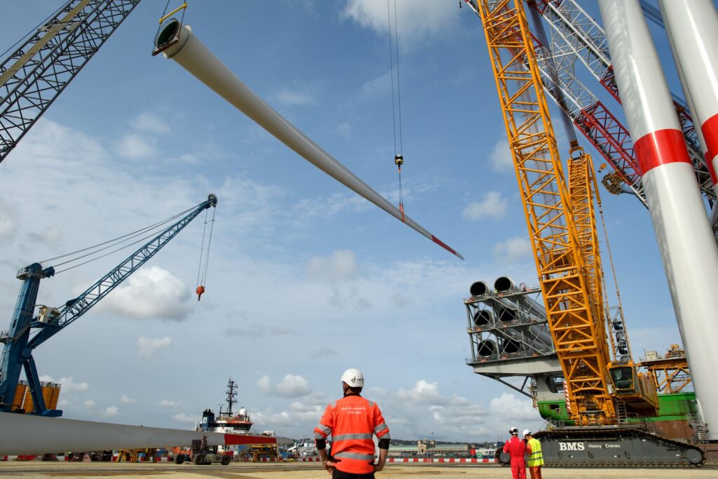 PARC_EOLIEN_EN_MER_FECAMP_HUB_LOGISTIQUE_CHERBOURG_9